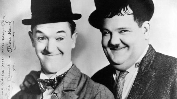 Von Zeitungen zu Lektionen bei Laurel und Hardy