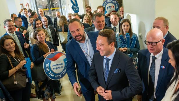 Gut eingeübte Freude bei der ÖVP in Linz, "keine Depression" bei der FPÖ