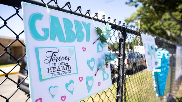 "Für immer in unseren Herzen": Trauerfeier für Gabby Petito