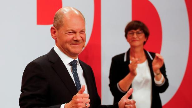 Wahlsieger Olaf Scholz mit SPD-Parteichefin Saskia Eseken