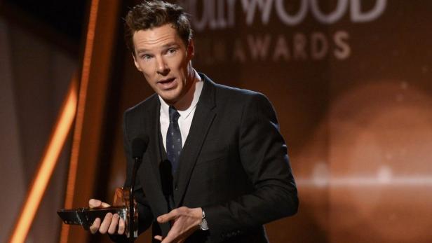 Benedict Cumberbatch accepts the Hollywood Actor A