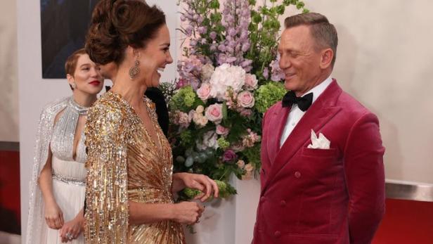 Was wohl William dazu sagt? Herzogin Kates Flirt mit "007" Daniel Craig