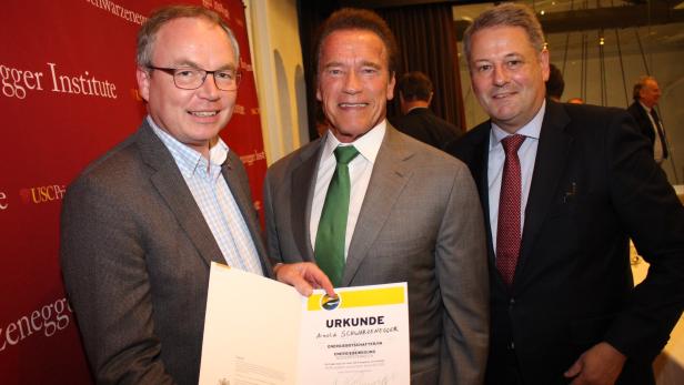 Stephan Pernkopf macht Arnold Schwarzenegger zum blau-gelben Aushängeschild