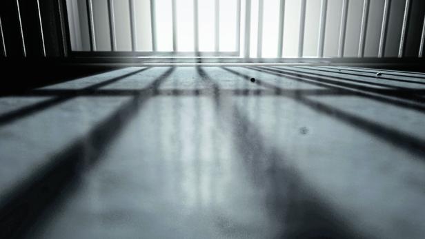 Skandalvideo aus dem Gefängnis: Aber wie kommt das Handy in den Häfn?