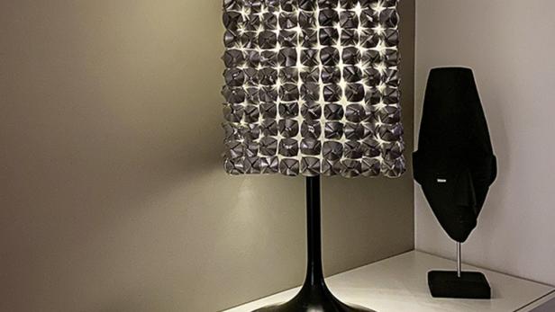 Lampenschirm aus Teelichthülsen: Designstück selbst gemacht