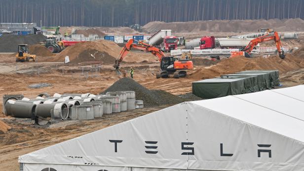 Tesla wegen frauenfeindlicher Atmosphäre in Werk verklagt