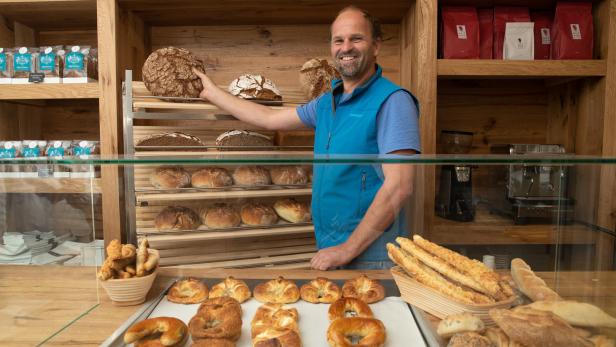 Holzofen-Bäckerei eröffnet mit kleinem Restaurant nahe Naschmarkt