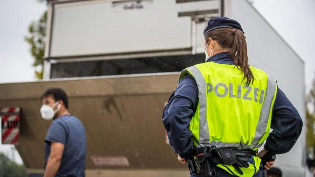 Schwerpunktkontrollen der Polizei nach Flüchtlingsaufgriffen in Wien