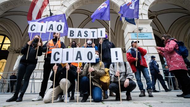 Bereits vergangenen Donnerstag demonstrierte die sozialistische Jugend (SJÖ) vor der ÖVP-Zentrale in Wien.