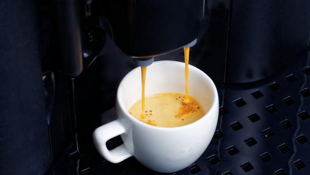 Espresso preparation in coffee machine
