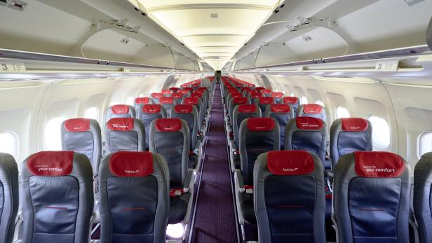 In diesem Flieger gibt es für einige Passagiere nur Stehplätze