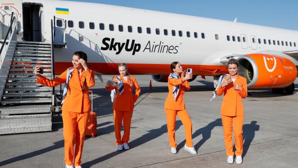 Flugbegleiterinnen freuen sich über bequemere Uniformen