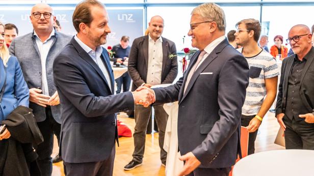 VP-Vizebürgermeister Bernhard Baier (li.) und Bürgermeister Klaus Luger (SPÖ) bei der Wahl am 26. September 2021.
