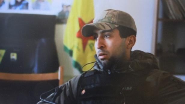 Benjamin, Söldner in Kobane… Markus L. verteidigte im FM4-Interview seine Kampfeinsätze in der Ukraine und in Syrien, riskiert aber den Verlust der Staatsbürgerschaft