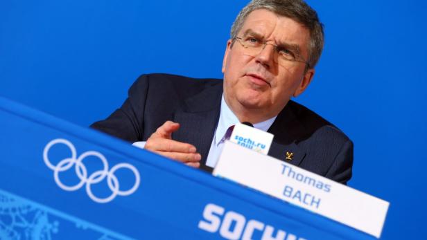Thomas Bach bei einer Pressekonferenz in Sotschi.