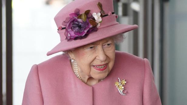 Queen zeigte sich in Wales erneut mit Gehstock