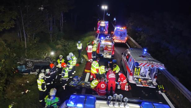 Mann bei Verkehrsunfall nahe Wr. Neustadt lebensgefährlich verletzt