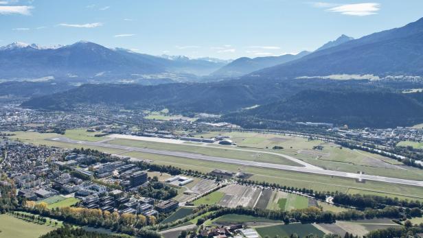 Ein Monat stand der Flughafen Innsbruck wegen der Sanierung der zwei Kilometer langen Piste still