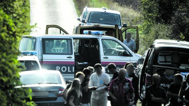 Tragödie im Burgenland: Zwei Flüchtlinge tot im Kastenwagen