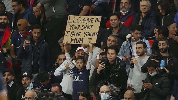 PSG-Fan wurde zum viralen Hit: "Tausche Mama gegen Messi-Trikot"