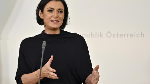 Ministerin Elisabeth Köstinger, auch für den Zivildienst zuständig
