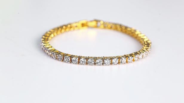 Beautiful golden Bracelet with diamonds