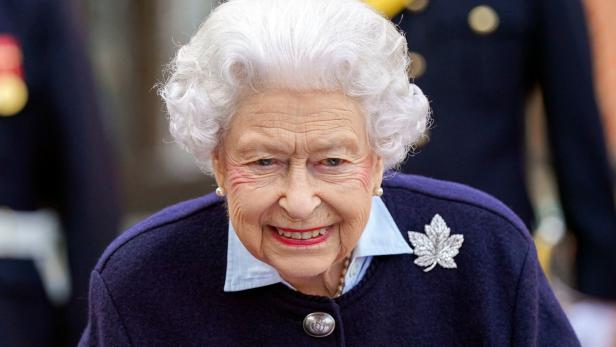 Sorge um Queen: Reise abgesagt - muss sich "ausruhen"