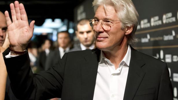 Der &quot;Pretty Woman&quot;-Star, dessen Leidenschaft seit seiner Jugend das Gitarrenspielen ist, spendete den Erlös gemeinnützigen Zwecken.