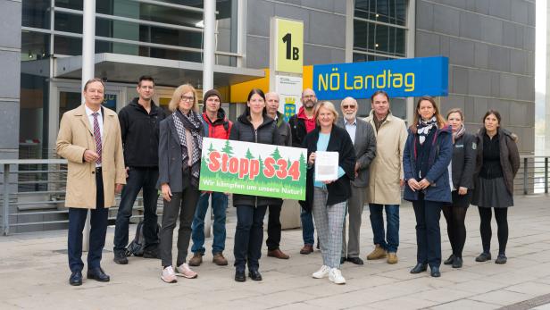 S34-Gegner übergaben 10.370 Unterschriften an den Landtag