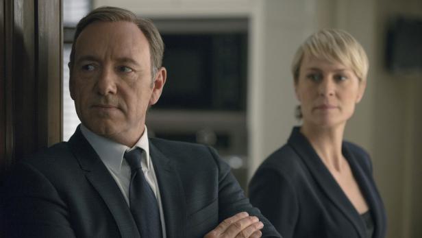 Kevin Spacey (mit Robin Wright) verkörpert in der Serie den intriganten Politiker FrankUnderwood