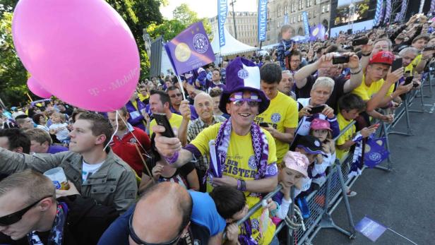 Die Wiener Austria lud zur offiziellen Meisterfeier und 10.000 Fans wollten sich das Spektakel nicht entgehen lassen.