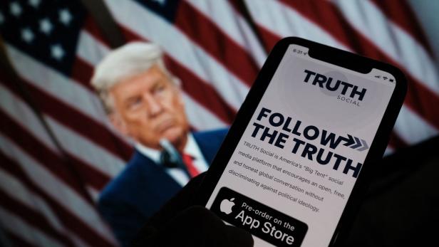 Twitter hat Donald Trump gesperrt, also will er ein Konkurrenzunternehmen aufbauen. Die Social Media Plattform soll &quot;Truth Social&quot; heißen.