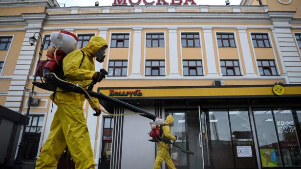 Pandemie in Russland eskaliert: Lockdown und Extra-Urlaub