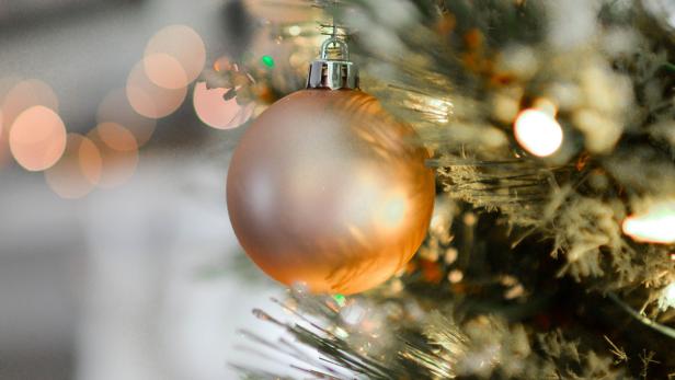 Feiern allein zu Hause: Wenn die Firmen-Weihnachtsfeier online stattfindet