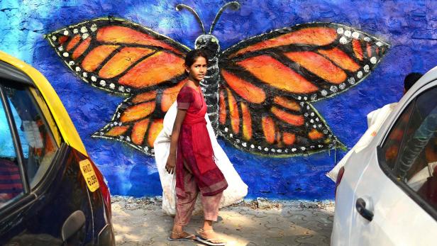 INDIA-SOCIETY-ART Indischer Teenager brachte Baby mit Hilfe von Youtube zur Welt
