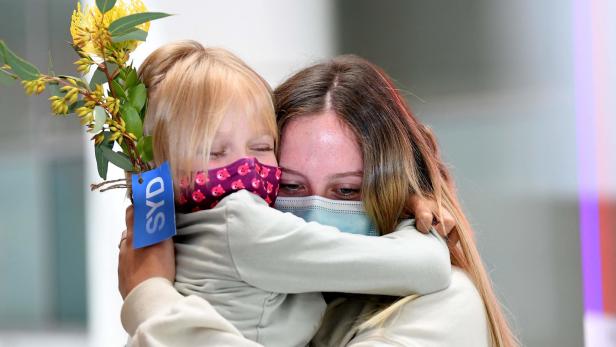 Ende der Corona-Sperren in einigen Ländern: Tränen bei Grenzöffnung in Australien