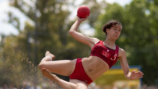 Nach Sexismus-Debatte: Beach-Handballerinnen dürfen doch Hosen tragen