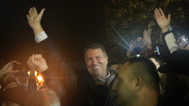Iohannis bei der Siegesfeier in Bukarest.