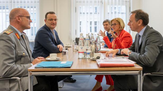 Mikl-Leitner im Austausch mit Gesundheitsminister Spahn in Berlin