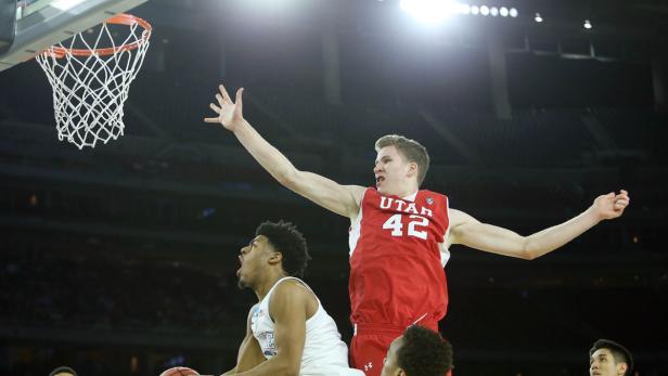 Basketball-Talent Jakob Pöltl ist seit Sommer 2014 in Utah.