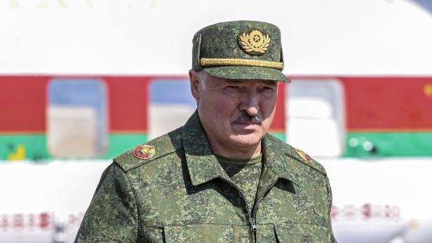 "Bastarde!", "Wahnsinnige!": Lukaschenkos hybrider Krieg gegen die EU