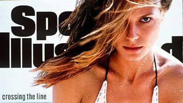 Ein Cover von Sports Illustrated mit einem Model in einem Bikini.