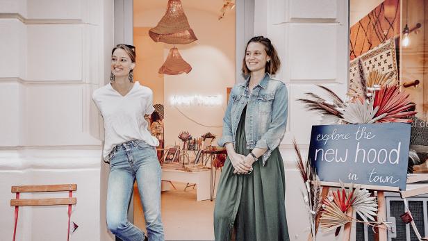 "Sisterhood": Starkes Schwestern-Duo eröffnet neuen Concept-Store