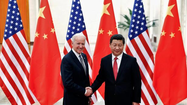 Chinas Präsident Xi Jinping bei einem Treffen mit Joe Biden 2013, der damals unter Barack Obama US-Vizepräsident war