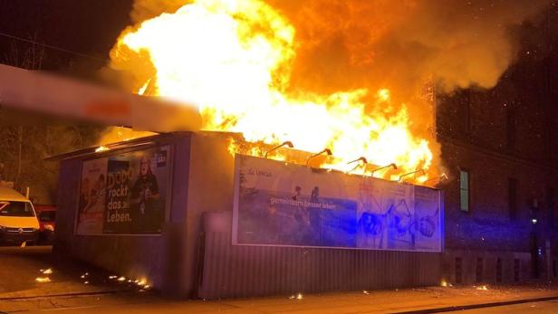 Brand in Wien drohte auf Studentenheim überzugehen