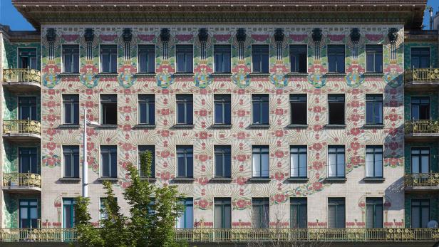 Das Wohngebäude in der Linken Wienzeile 40 war 1898 das erste komplett mit farbigen Fliesen verkleidete Haus Wiens.