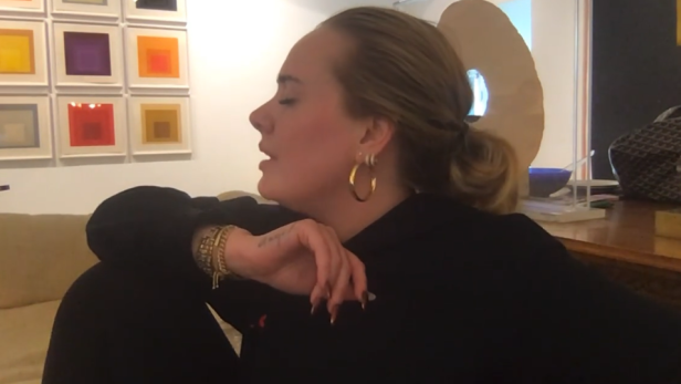 Adele zeigt in Wohnzimmer-Livesession ihr unglaubliches Können