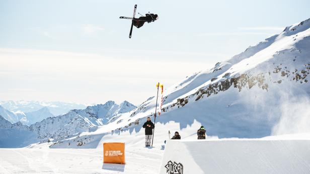 Kopfüber auf eine Eisplatte: Freestyle-Ass Müllauer verpasst den Heimweltcup