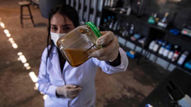 CHILE-SCIENCE-MINING-BACTERIA-METAL-WASTE