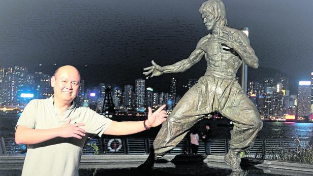 Autor Awai Cheung mit seinem Vorbild Bruce Lee